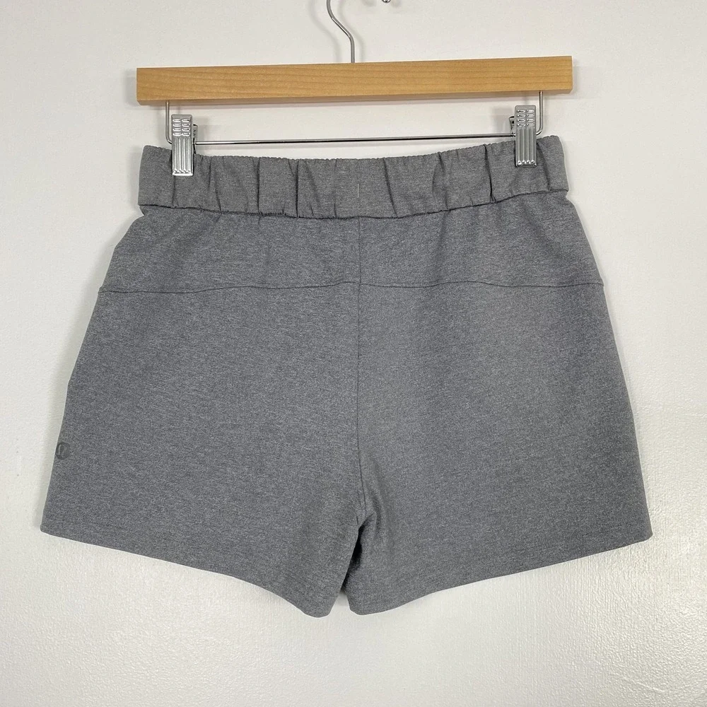 Lululemon Shorts Womens 4 Gray Drawstring Elastic‎ Waist Lounge Athletic 3.5 In